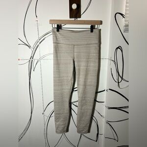 Athleta Cream Textured Women’s Capri Leggings, Size Small, Inner Pocket